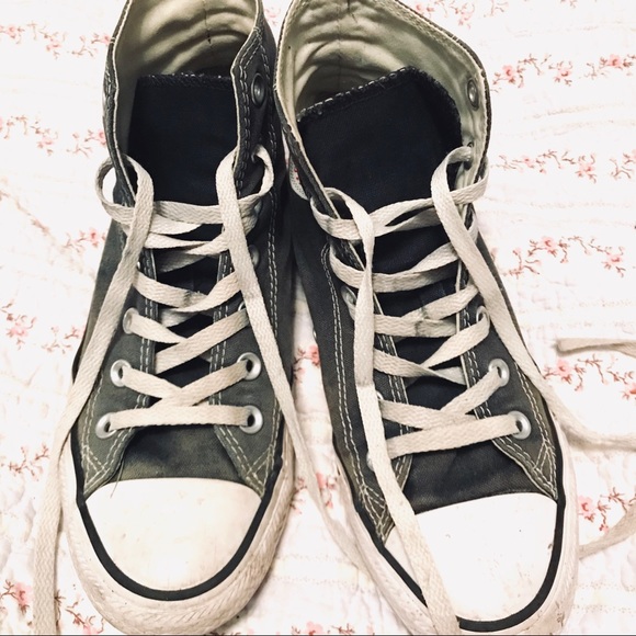 Sz 7 Women's Hi-Top Converse Shoes - Picture 1 of 6